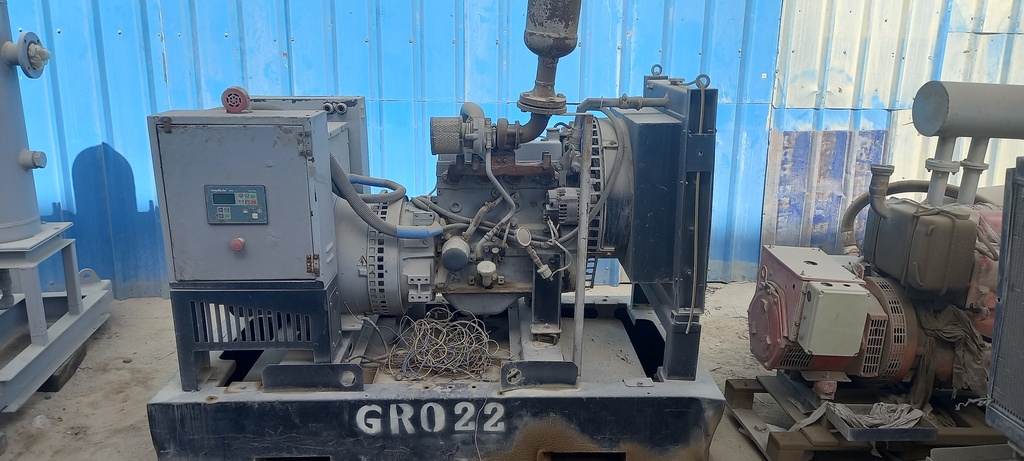 مولد ديزل(Sold) Diesel generators Cummins 4BT3.3-G2 (28KVA)