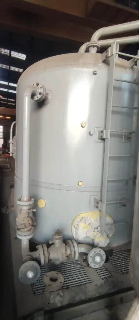 Surge  tank (vessel ) 60 barrel   خزان ضغط 60 برميل رأسي اسطواني